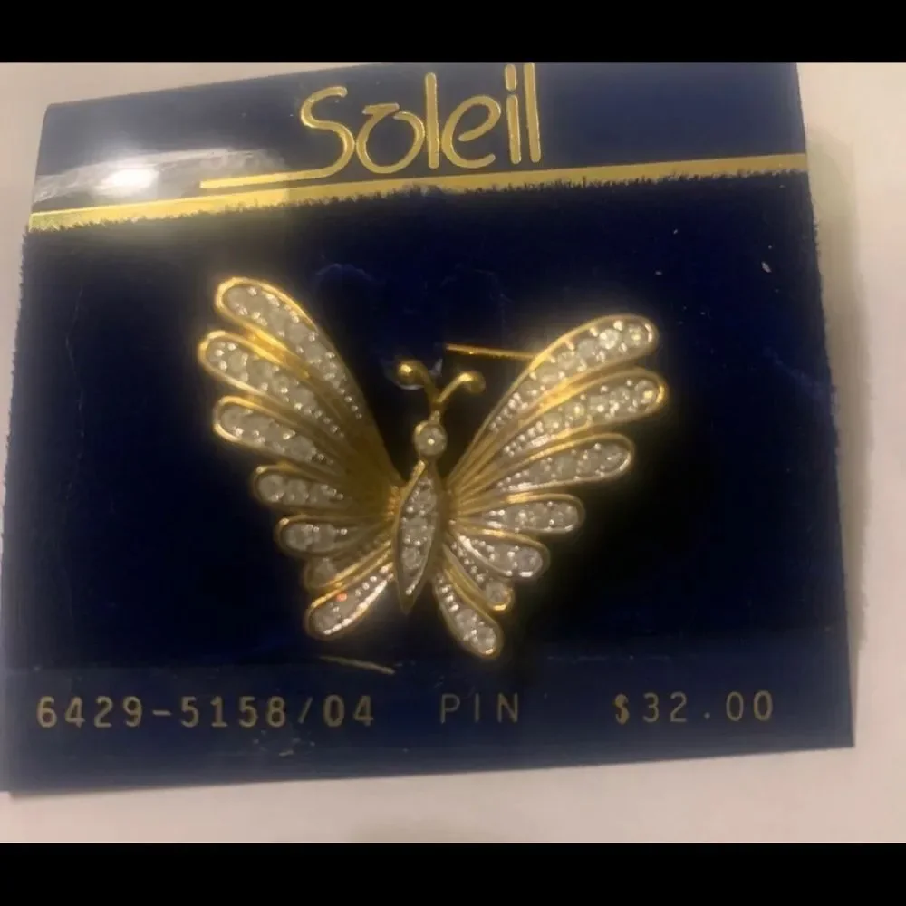 SOLEIL Vintage Butterfly MONET Gold Tone Rhinestone Crystals Brooch